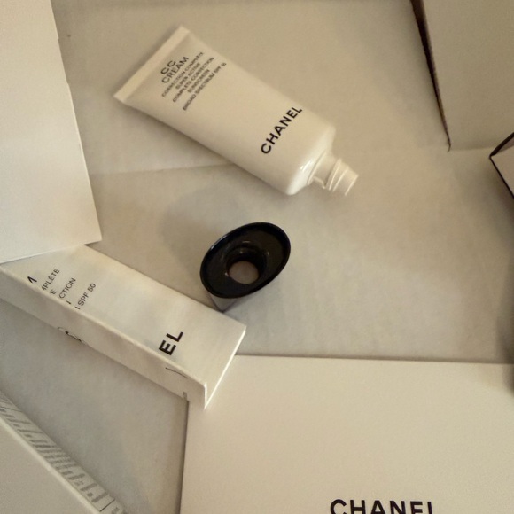 CHANEL AUTHENTIC CC CREAM #10 BEIGE - Picture 2 of 10